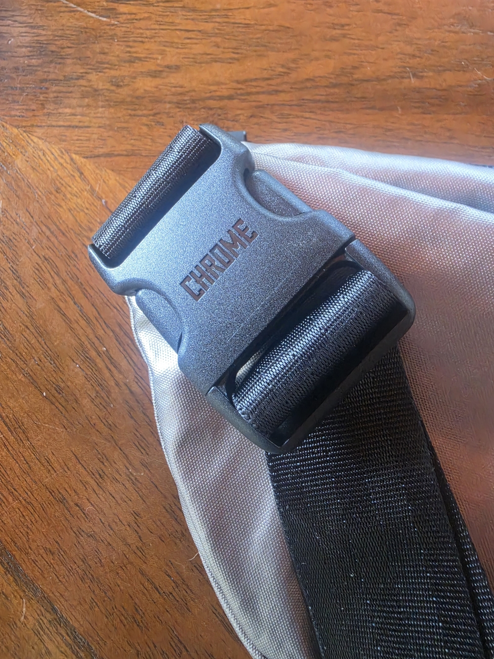 Chrome Industries Sling Shoulder Crossbody Metallic Silver Chromium Bag - NWOT - Picture 8 of 12
